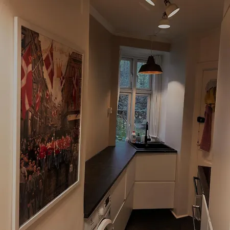 Cozy Frederiksberg Retreat I Perfect Location 5 Min To Metro Apartamento