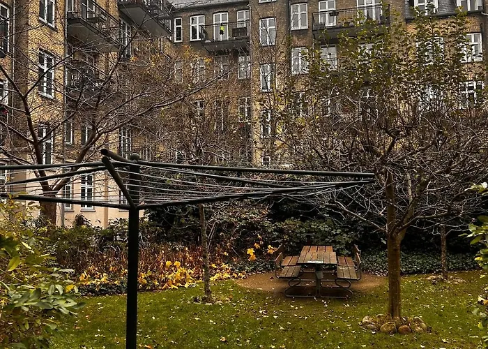 Cozy Frederiksberg Retreat I Perfect Location 5 Min To Metro Apartament